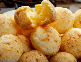 Receita de pão de queijo mineiro com 3 ingredientes
