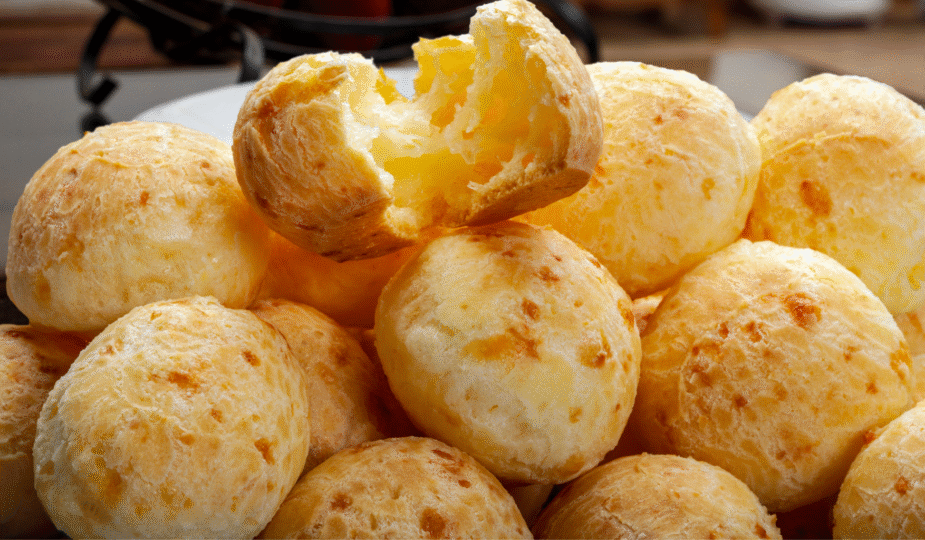 Receita de pão de queijo mineiro com 3 ingredientes