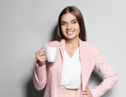 Como usar blazer de forma moderna e feminina