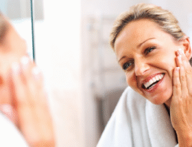 Pequenos Hábitos Que Melhoram Sua Relação Com o Espelho: Como Se Ver Com Mais Amor e Gentileza